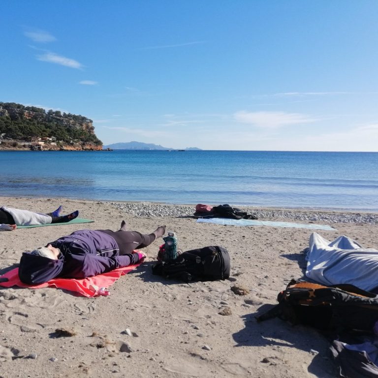 yoga vinyasa carry le rouet plage